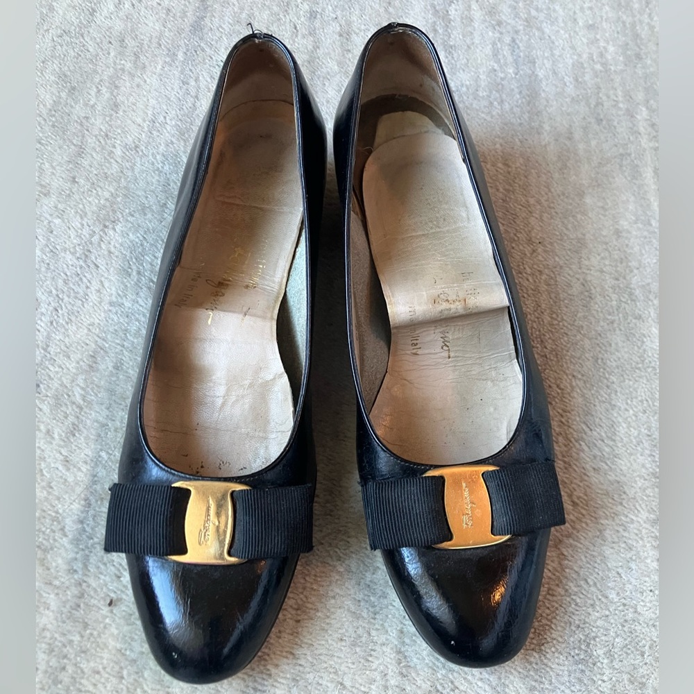 Ferragamo Vera Classic Black kitten heels